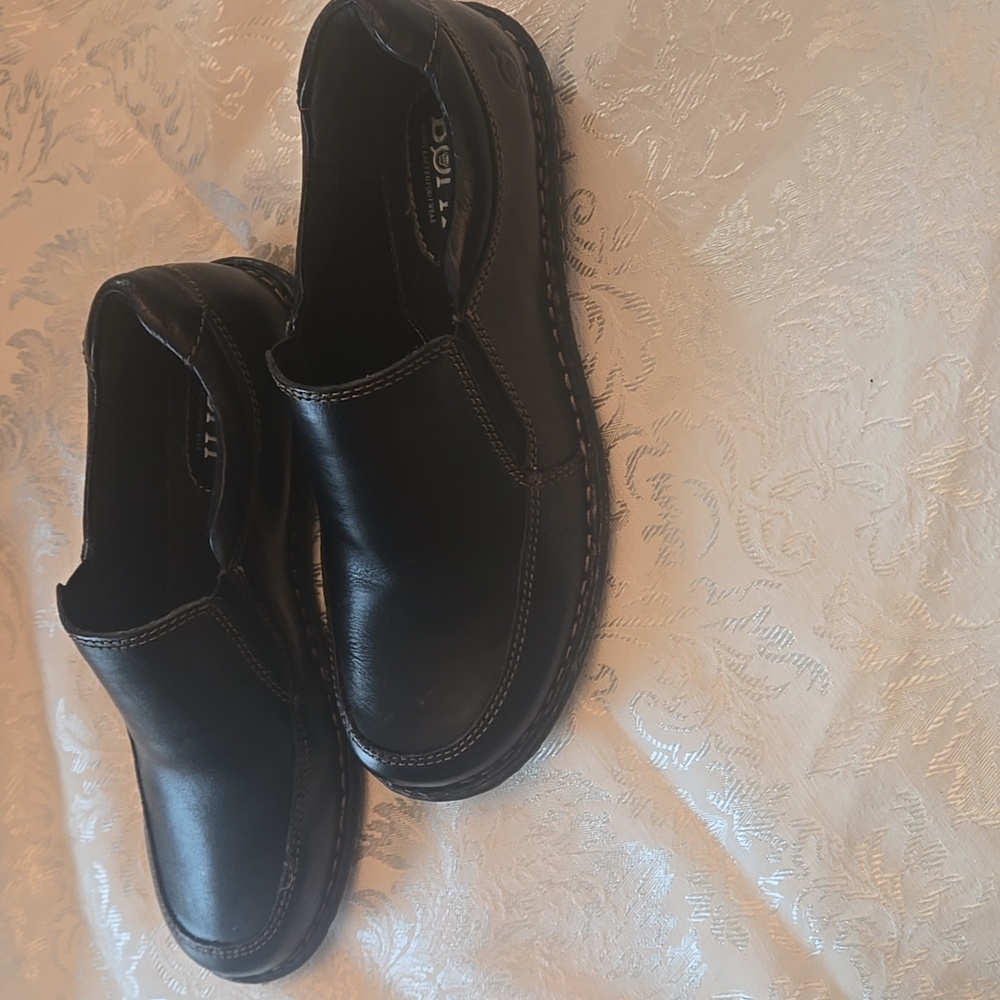 Born Women's Black Leather Loafers Size 7.5 - Picture 2 of 4